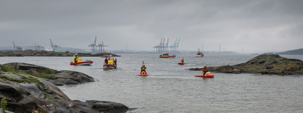 Several rescue vessels out at sea